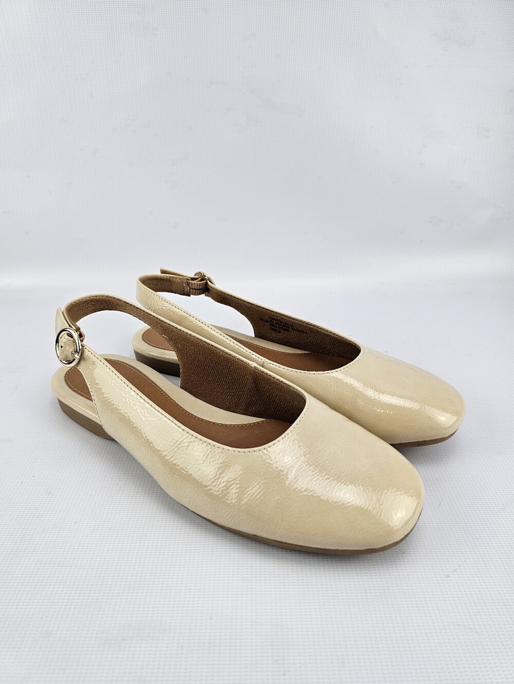 EuroSoft Kelsa Slingback Flat Round Toe Beige Patent Leather Women's 8.5